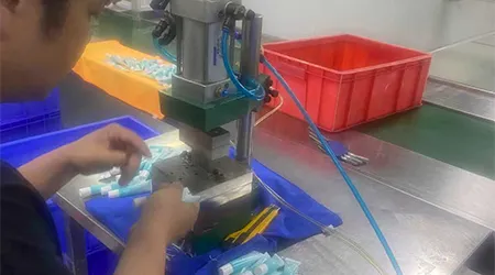 SOO SAARIDDA KEENKA SUNSCREEN WUXUU SI SII JEEDIN AH U SOCOTAA, SHAQO FIICAN ayaana la sameeyaa si loo hubiyo in waxtarka wax soo saarku uu ku sii jiro xariiqda hoose.